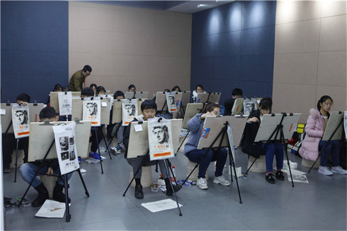 为什么越来越多的高三学生走美术艺考这条路?